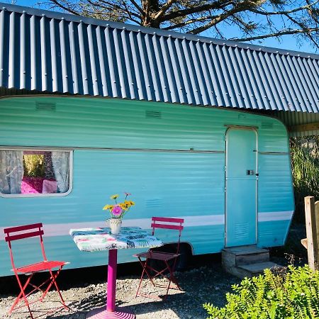 Retro Caravans At Valentia Island Escape Hotel Chapeltown ภายนอก รูปภาพ