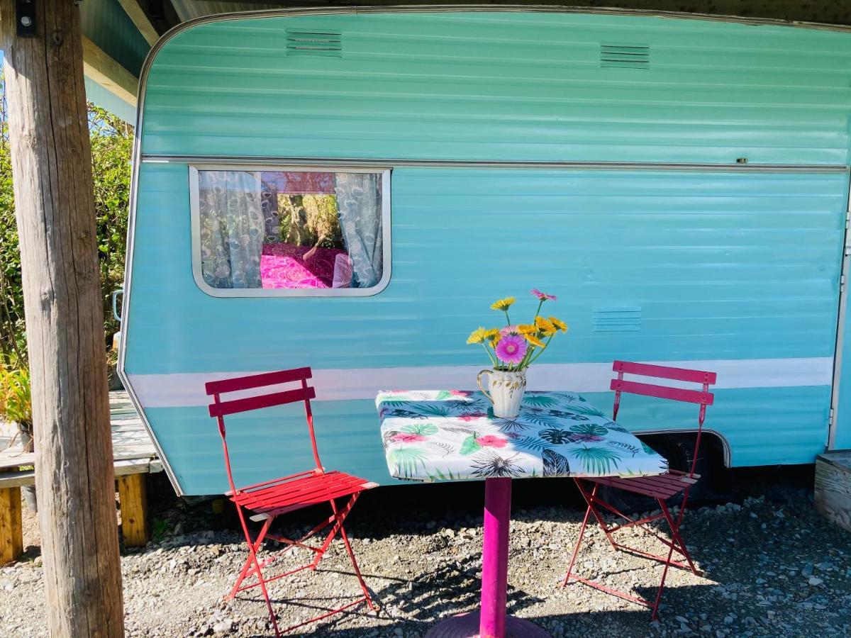 Retro Caravans At Valentia Island Escape Hotel Chapeltown ภายนอก รูปภาพ