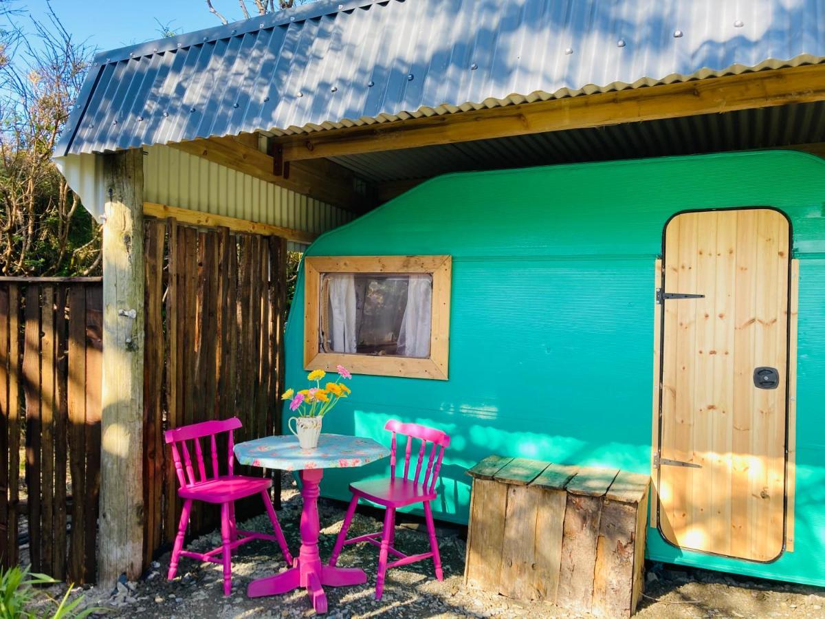 Retro Caravans At Valentia Island Escape Hotel Chapeltown ภายนอก รูปภาพ