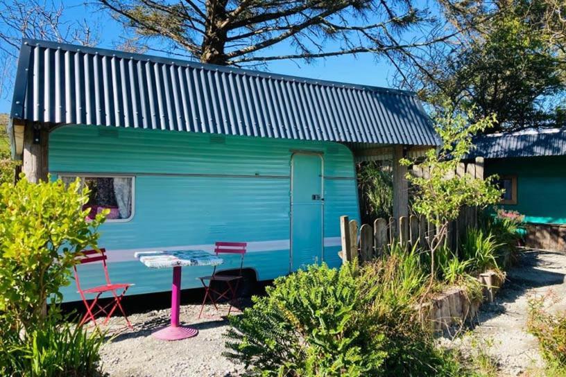 Retro Caravans At Valentia Island Escape Hotel Chapeltown ภายนอก รูปภาพ