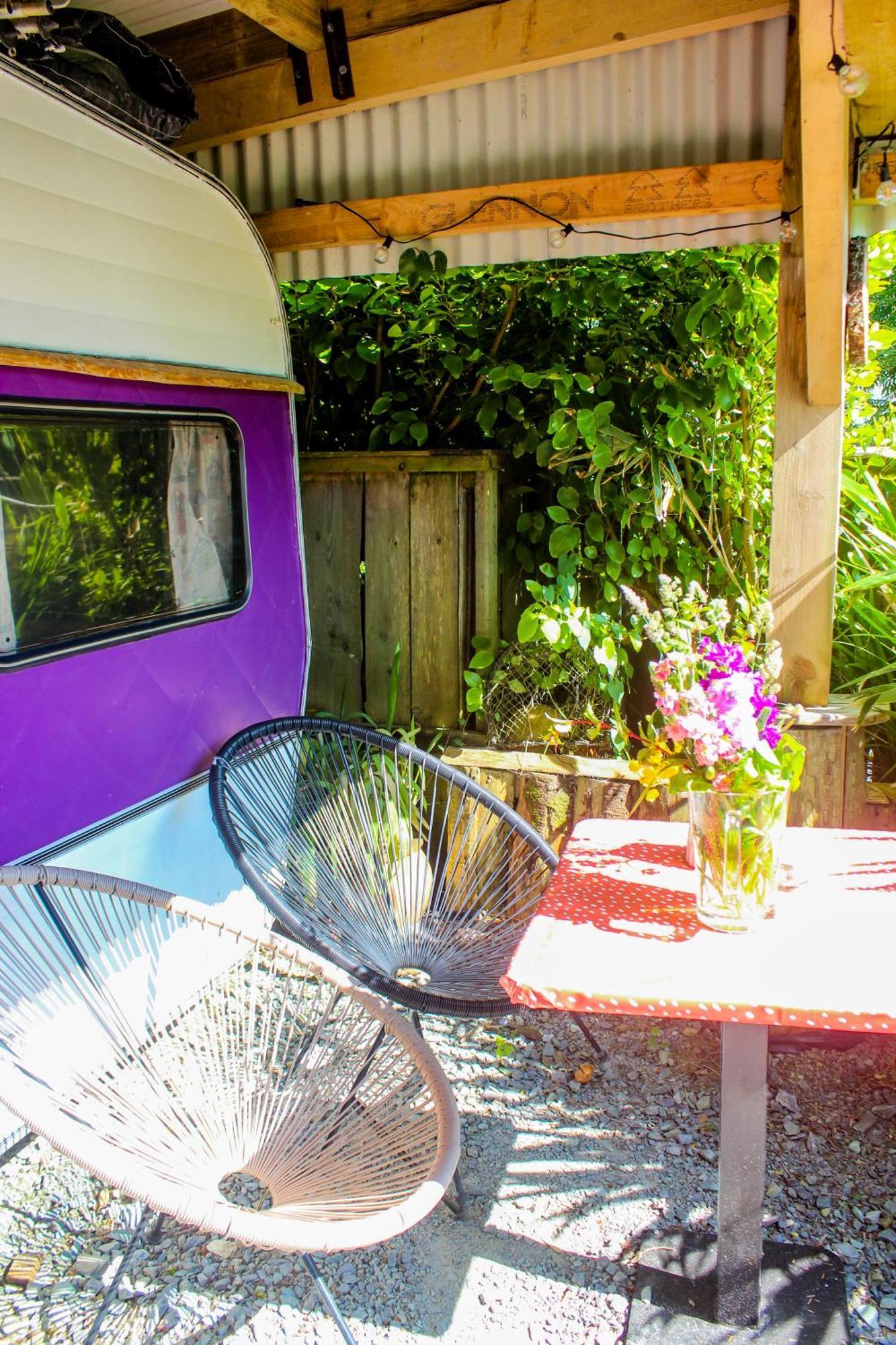 Retro Caravans At Valentia Island Escape Hotel Chapeltown ภายนอก รูปภาพ