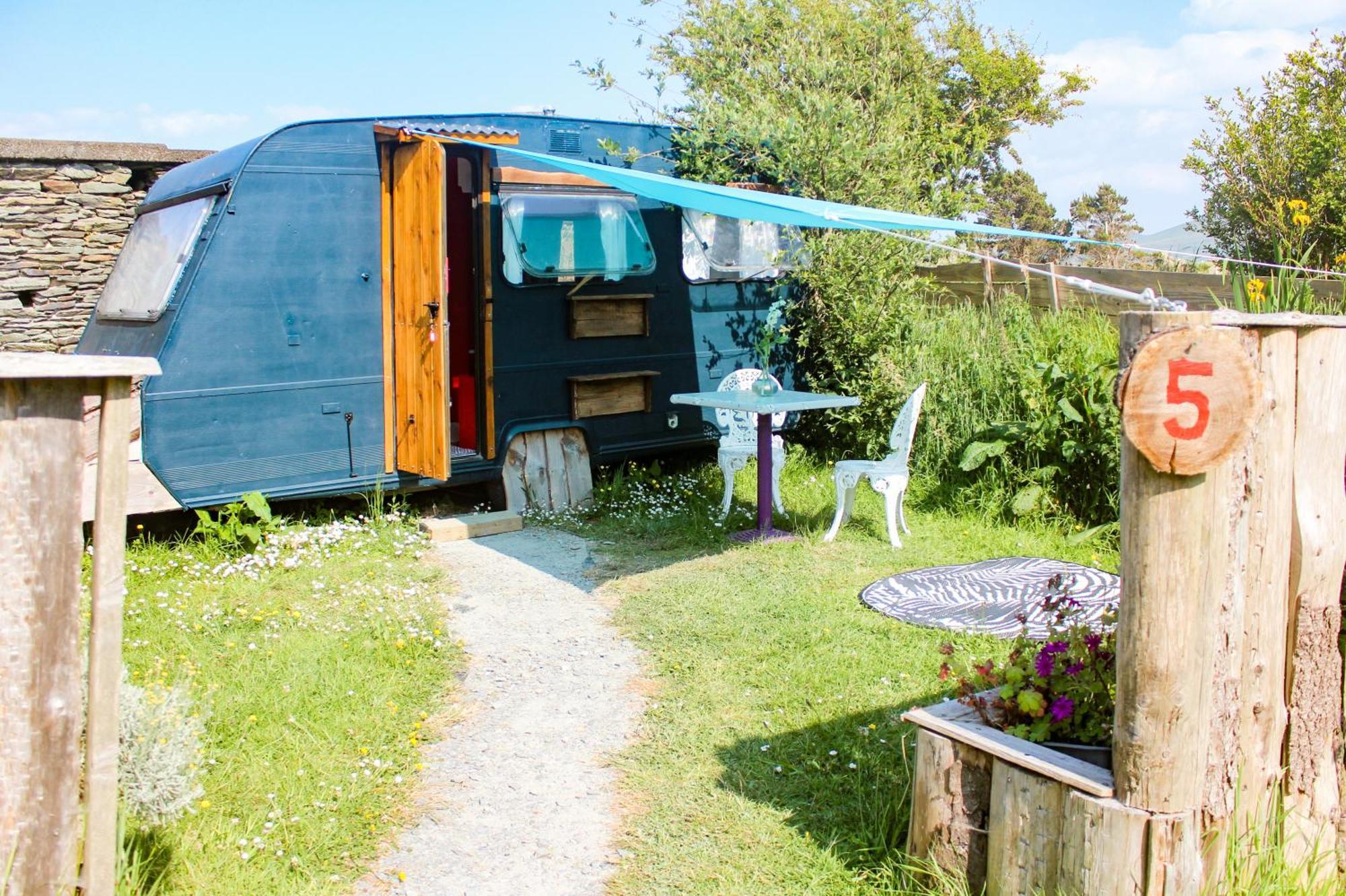 Retro Caravans At Valentia Island Escape Hotel Chapeltown ภายนอก รูปภาพ