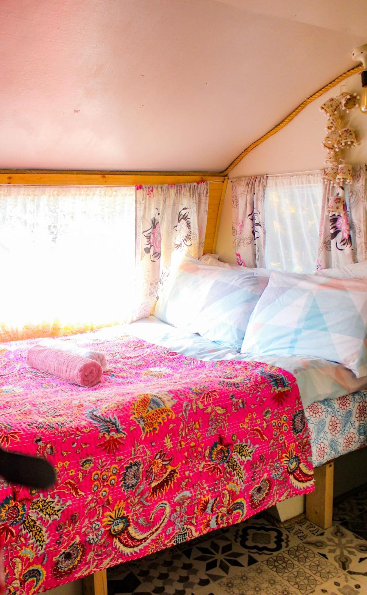 Retro Caravans At Valentia Island Escape Hotel Chapeltown ภายนอก รูปภาพ