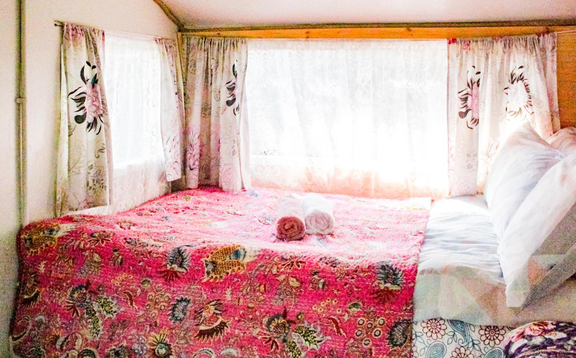 Retro Caravans At Valentia Island Escape Hotel Chapeltown ภายนอก รูปภาพ